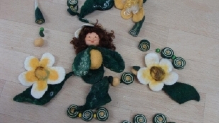 Blumenelfe in Grilande